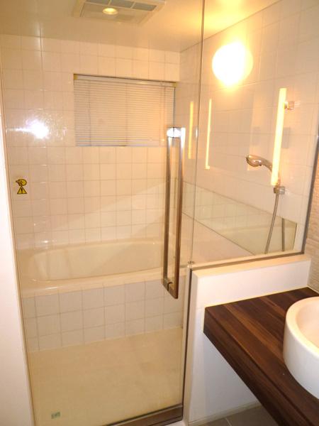 Bathroom. Indoor (12 May 2013) Shooting