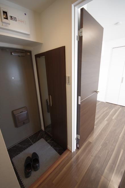 Entrance. Indoor (11 May 2013) Shooting