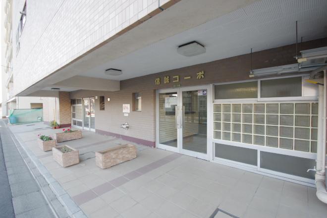 Entrance. Common areas