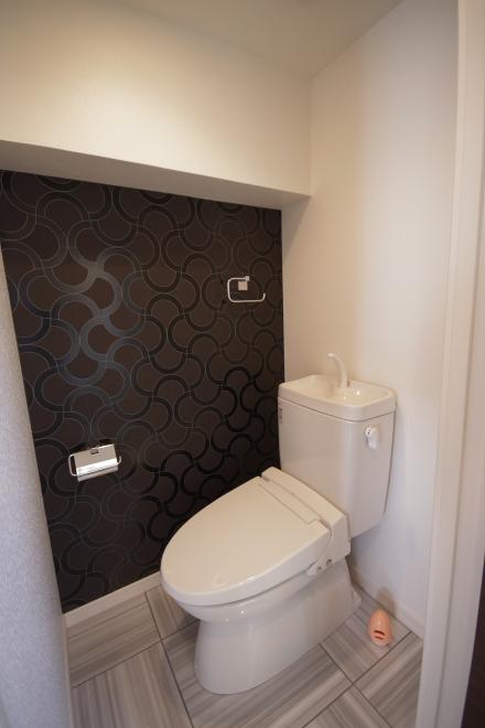 Toilet. Indoor (11 May 2013) Shooting