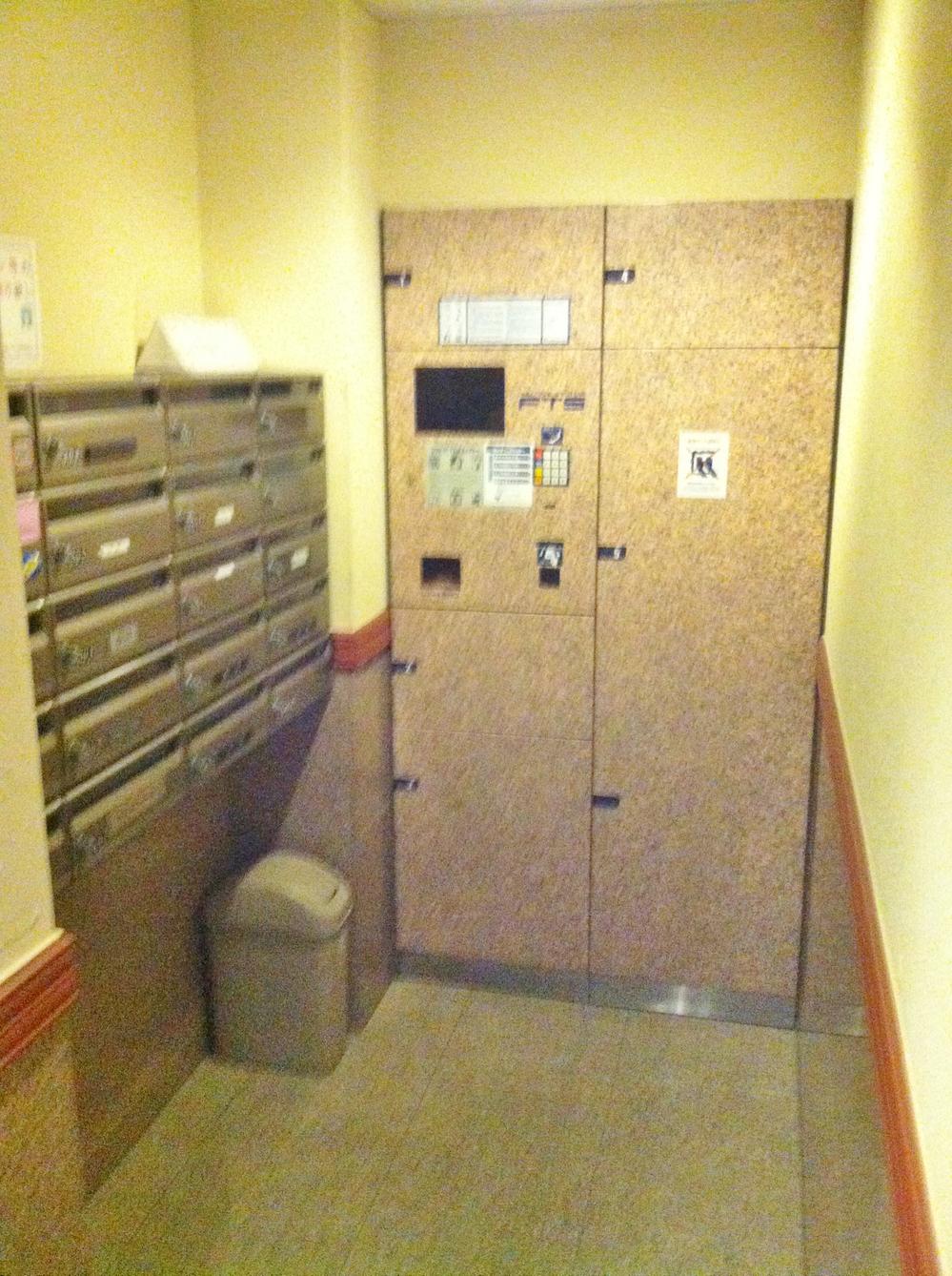 Entrance. Common areas