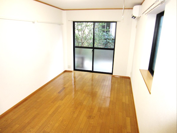 Other room space. Western-style 8.5 Pledge