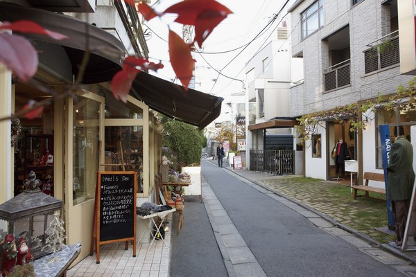 Building structure. Around Shimokitazawa Station (about than local 570m)
