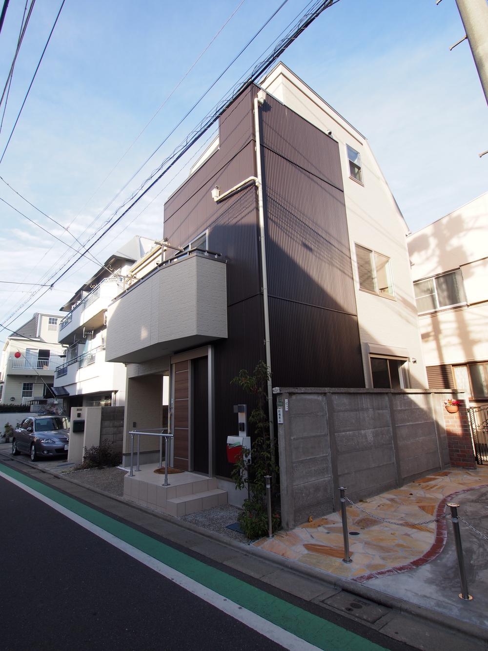 Local appearance photo. Local (12 May 2013) Shooting