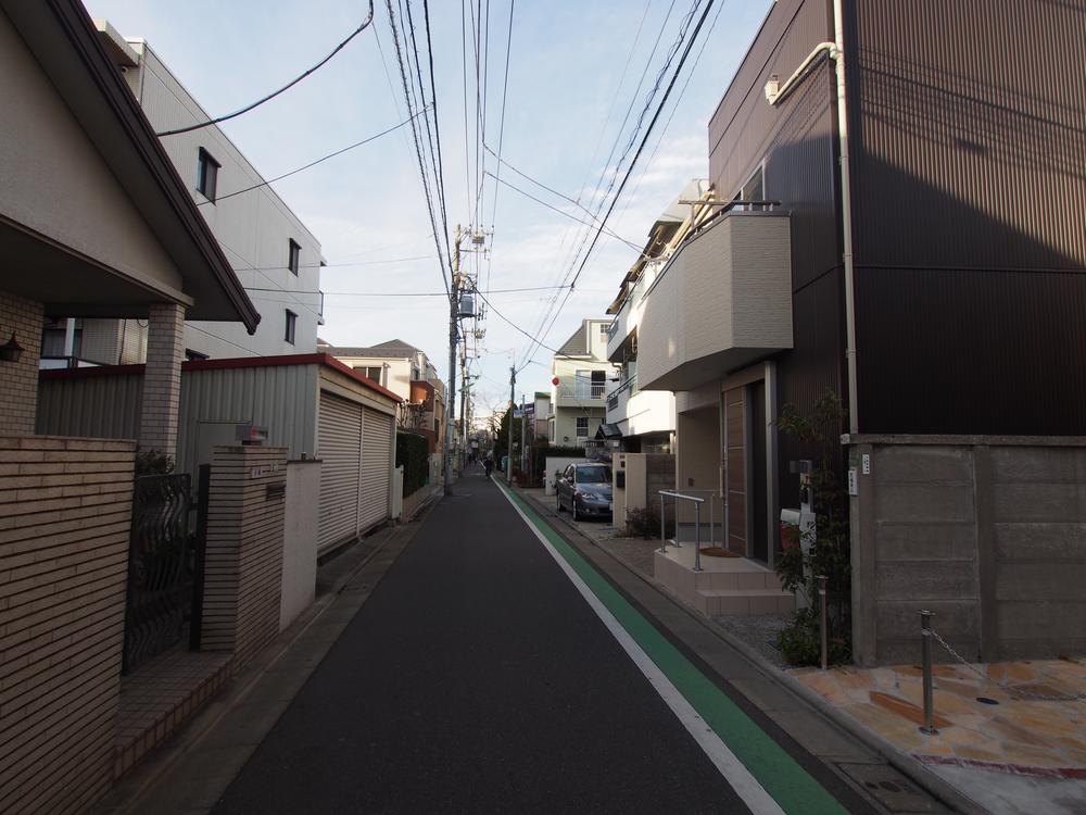 Local photos, including front road. Local (12 May 2013) Shooting