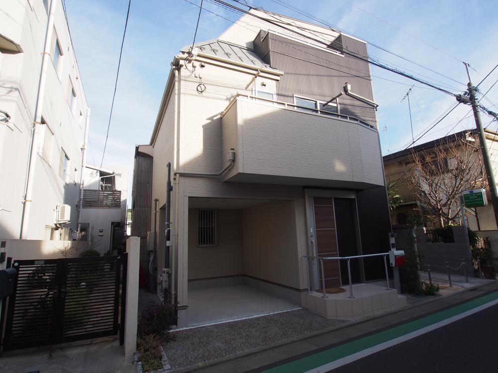 Local appearance photo. Local (12 May 2012) shooting