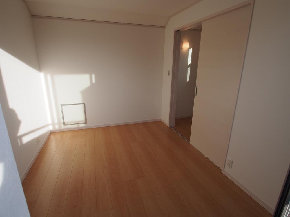 Non-living room. Indoor (12 May 2013) Shooting