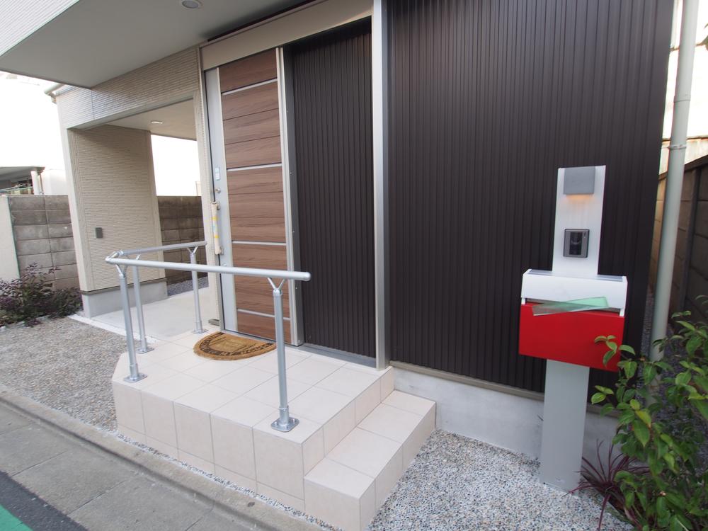 Entrance. Local (12 May 2013) Shooting