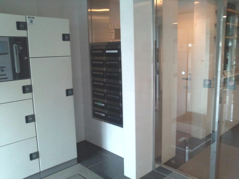 Entrance. Common areas