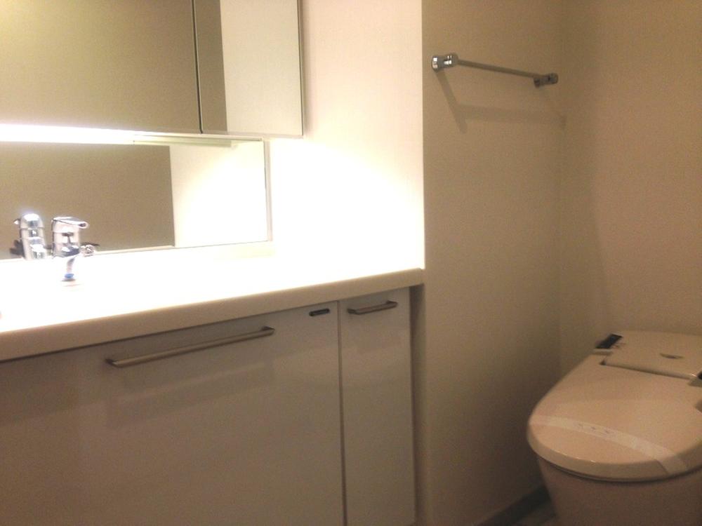 Toilet. Indoor (12 May 2013) Shooting