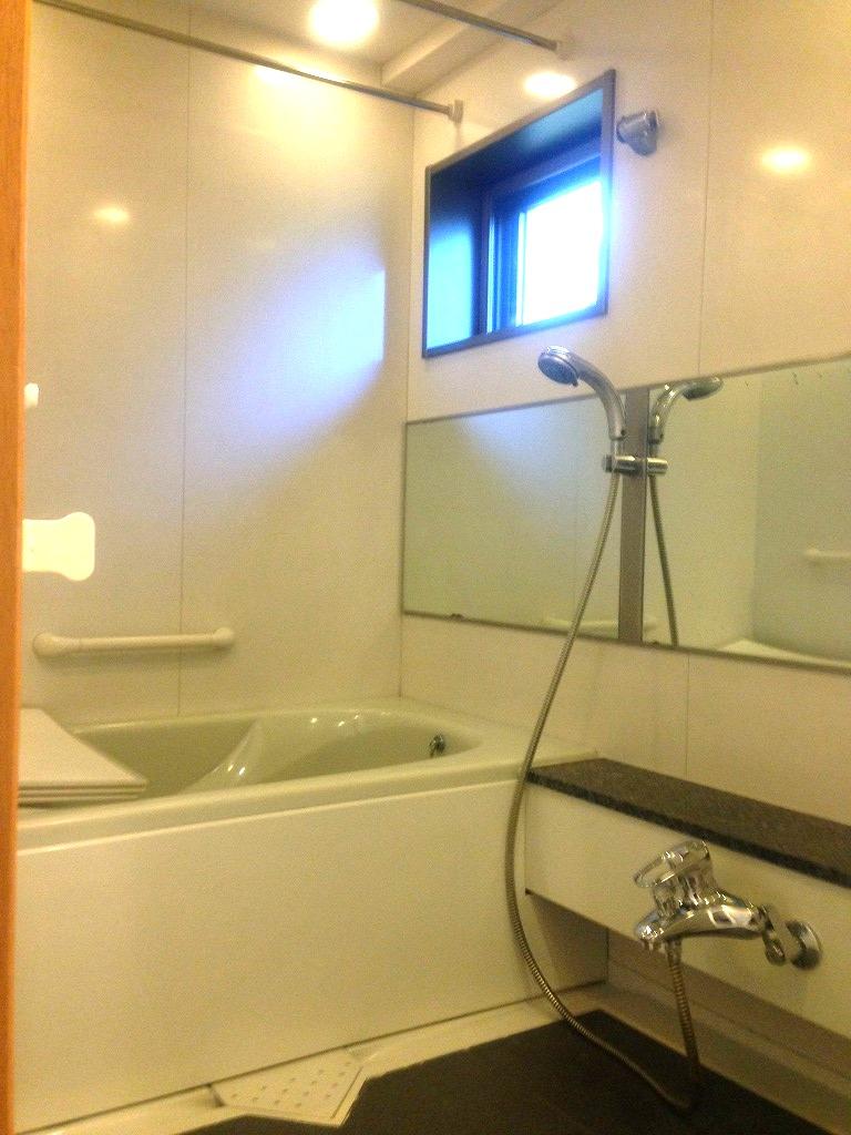 Bathroom. Indoor (12 May 2013) Shooting