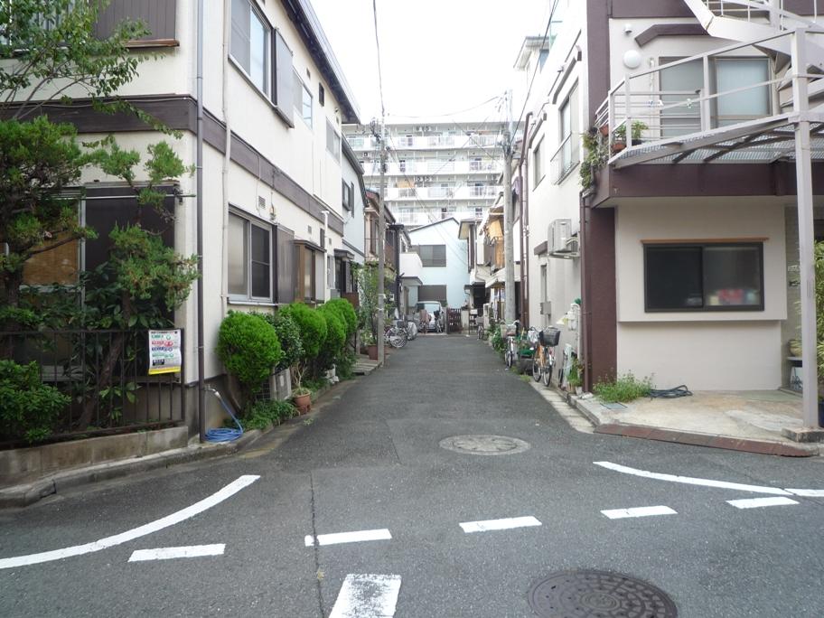 Local photos, including front road. Local (September 2013) Shooting