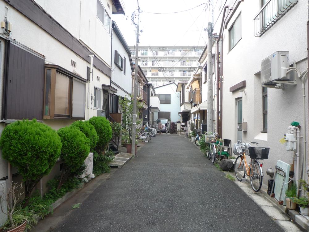 Local photos, including front road. Local (September 2013) Shooting