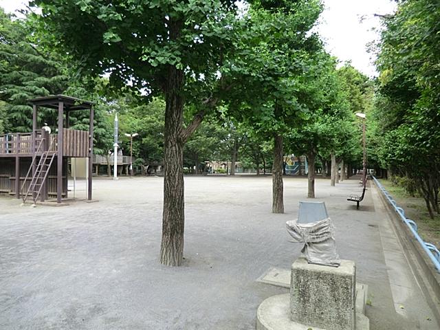 park. 316m until the children of Square park