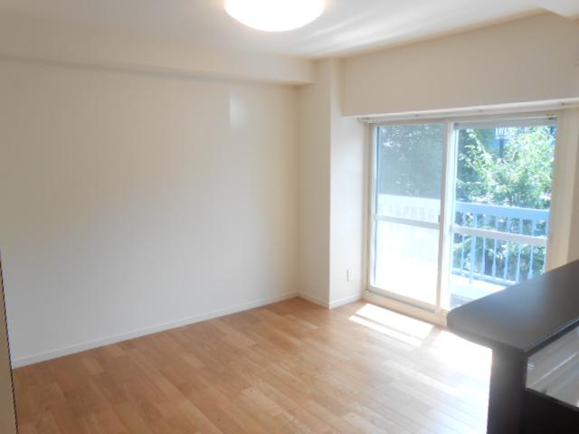 Living. Yotsuya eaves fifth Kyodo City Corporation