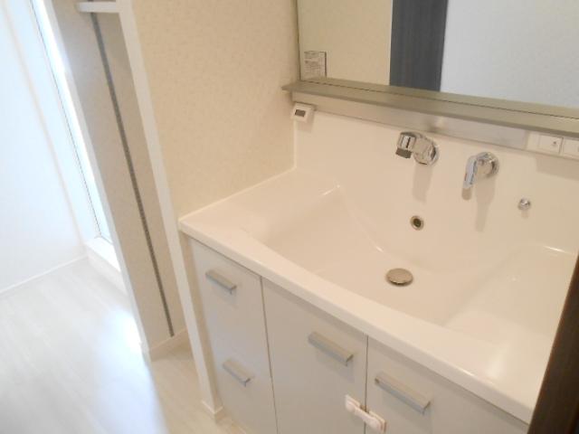 Wash basin, toilet. Yotsuya eaves fifth Kyodo City Corporation