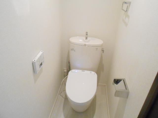 Toilet. Yotsuya eaves fifth Kyodo City Corporation