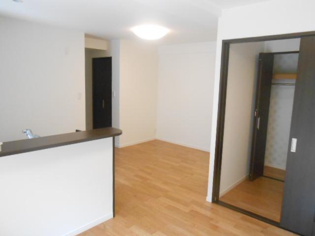 Living. Yotsuya eaves fifth Kyodo City Corporation