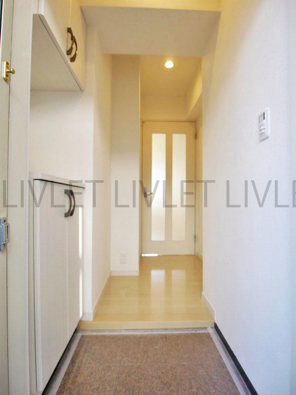 Entrance. Indoor (11 May 2013) Shooting