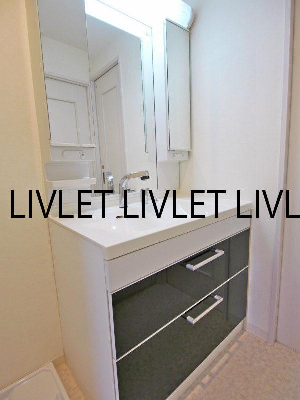 Wash basin, toilet. Indoor (11 May 2013) Shooting