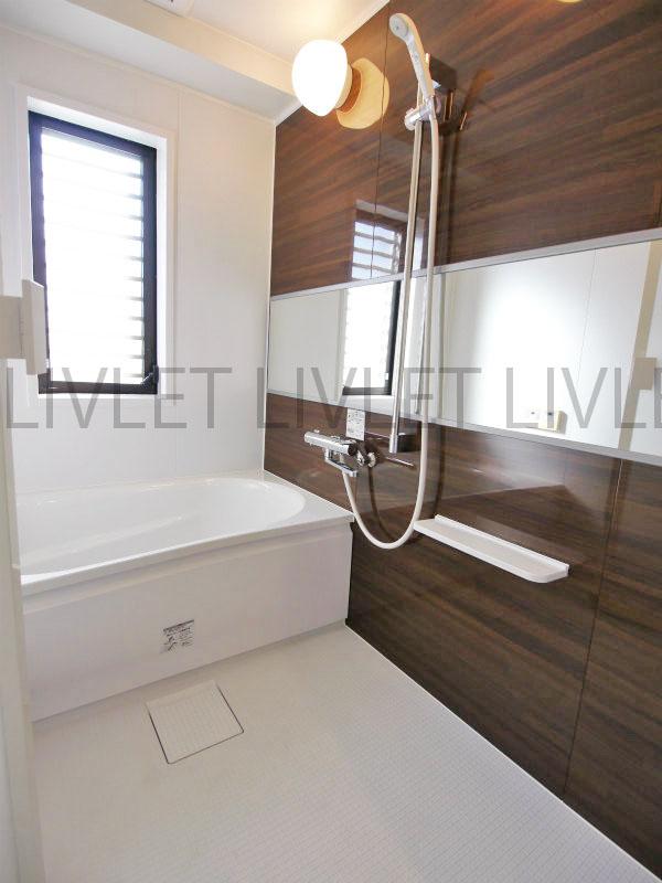 Bathroom. Indoor (11 May 2013) Shooting