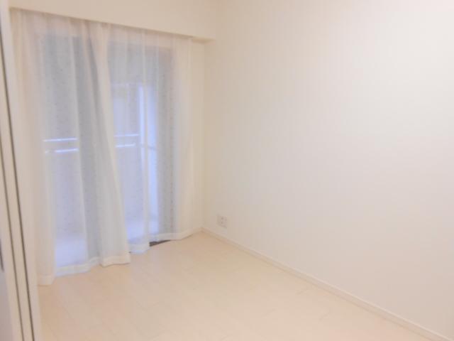 Non-living room. Day God duo stage Kamikitazawa