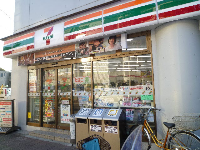 Convenience store. 780m to Seven-Eleven (convenience store)