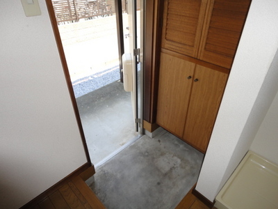 Entrance. With entrance shoebox of spread ~ ☆