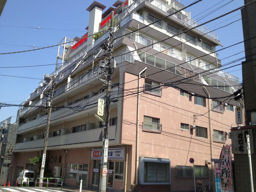 Local appearance photo. Local (10 May 2013) Shooting