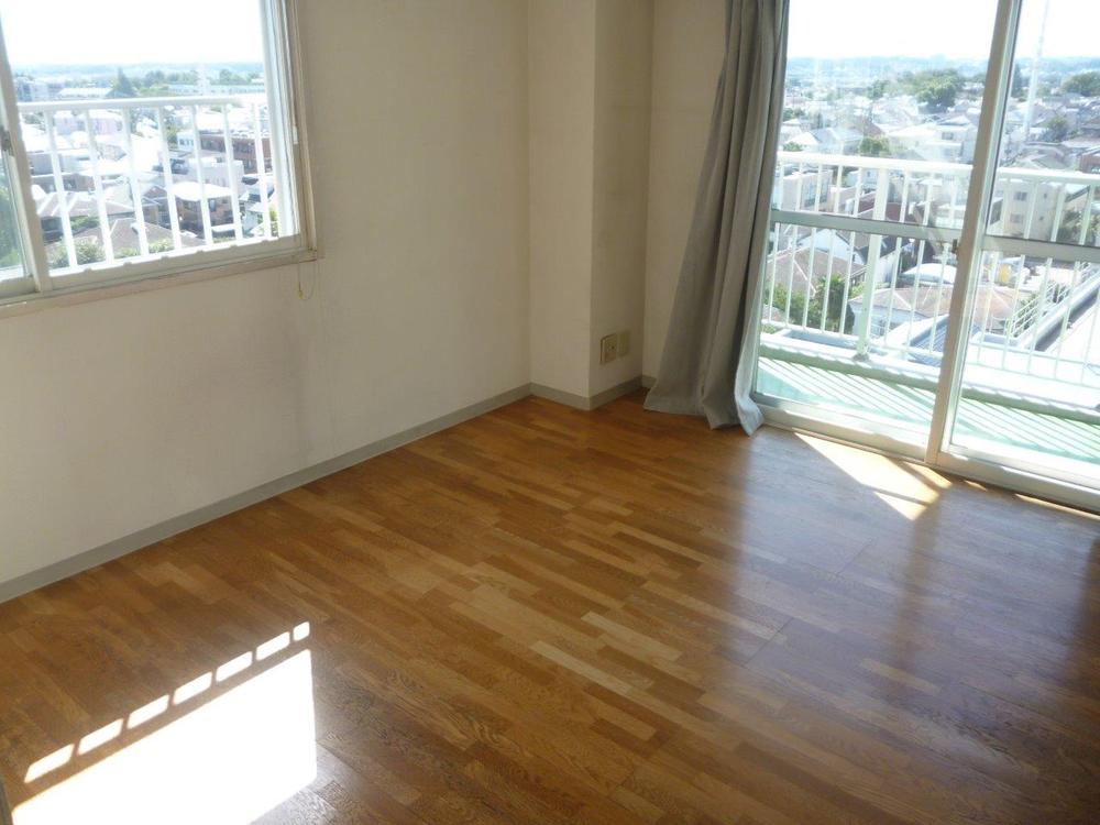 Non-living room. Indoor (10 May 2013) Shooting