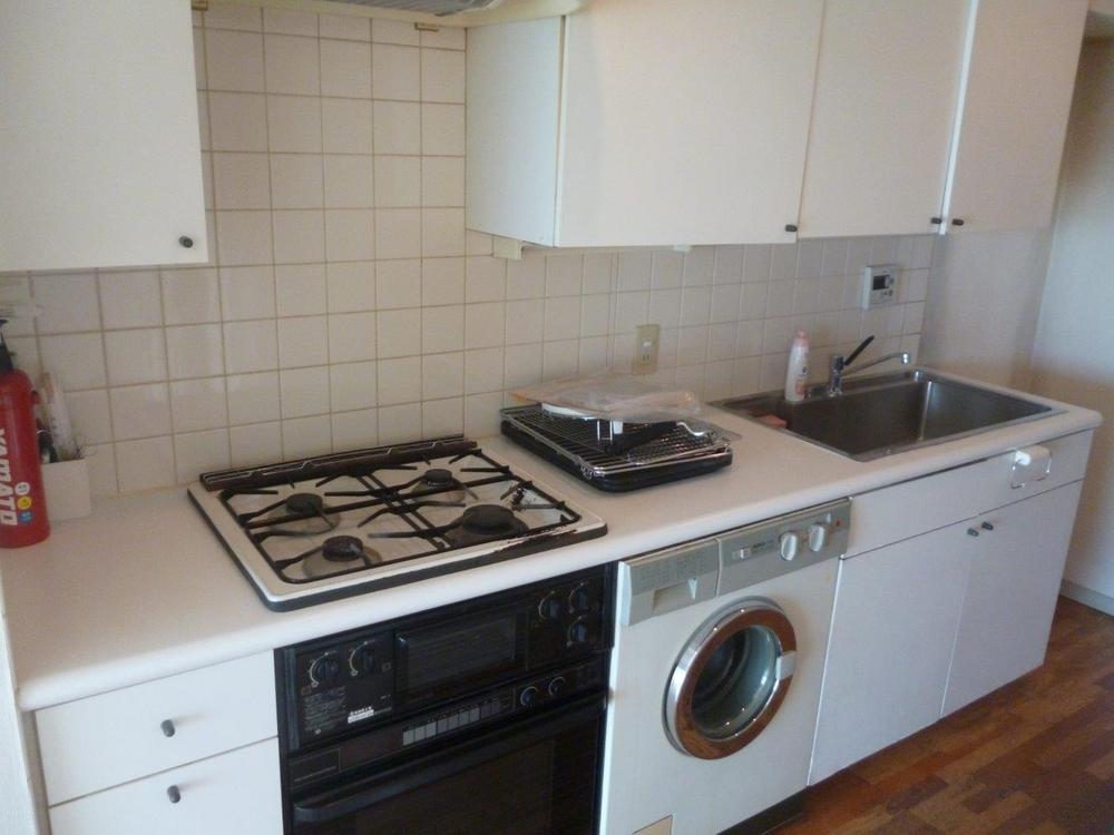 Kitchen. Indoor (10 May 2013) Shooting