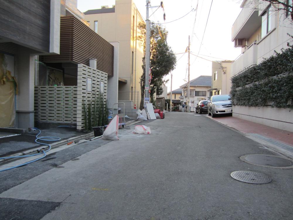 Local photos, including front road. Local entire surface of public roads