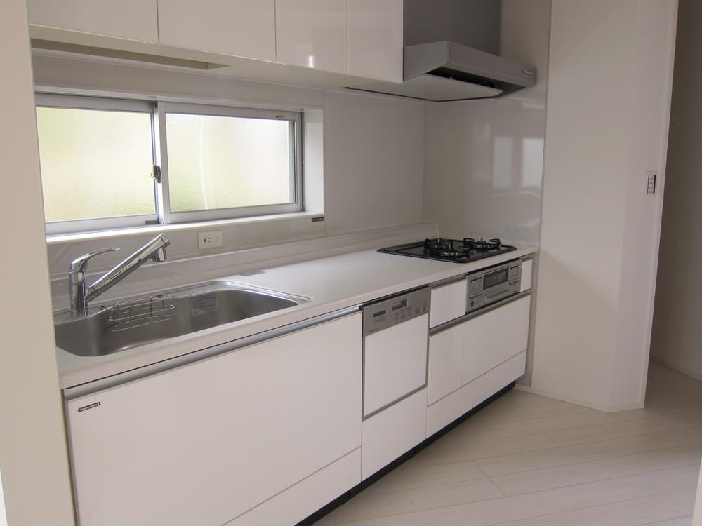 Kitchen. Indoor (11 May 2013) Shooting