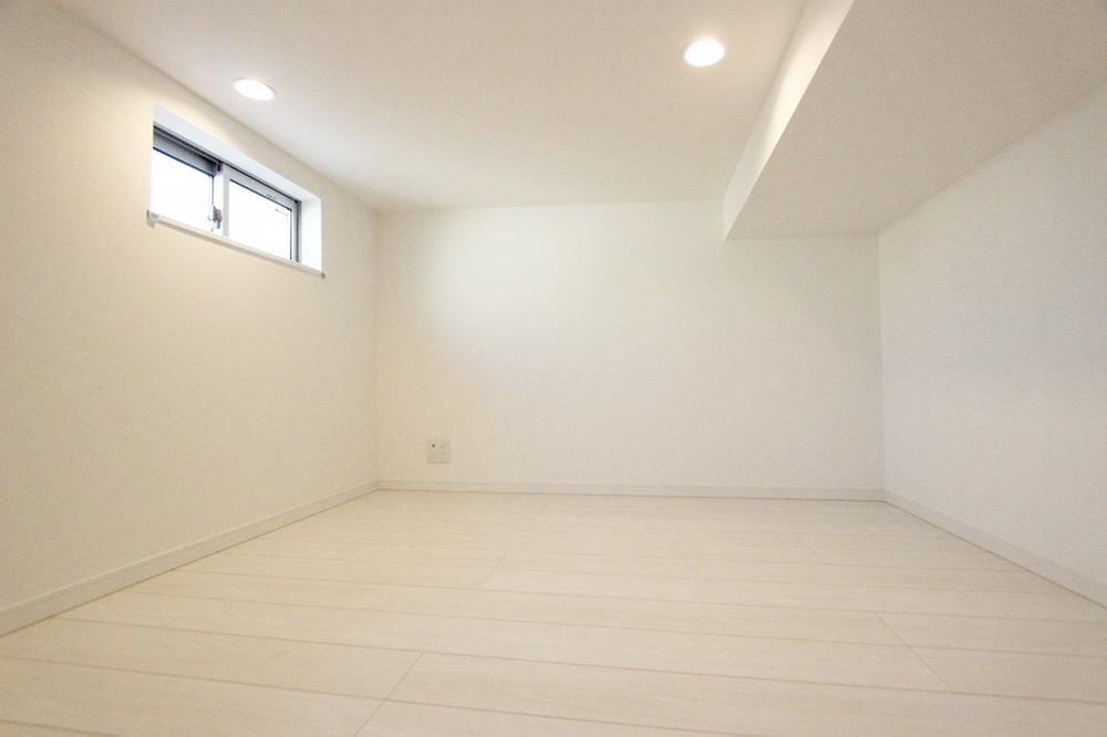 Non-living room. Indoor (12 May 2013) Shooting