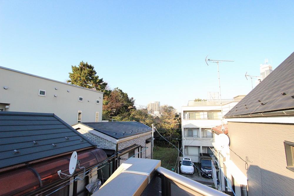 View photos from the dwelling unit. View from the site (December 2013) Shooting