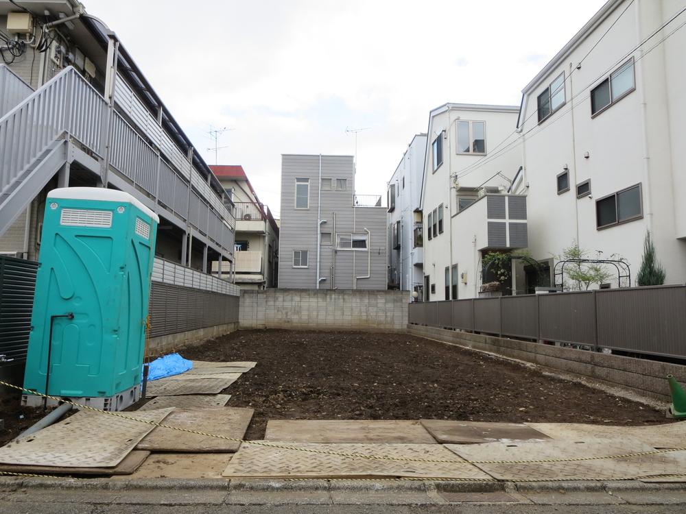 Local photos, including front road. Local (11 May 2013) Shooting