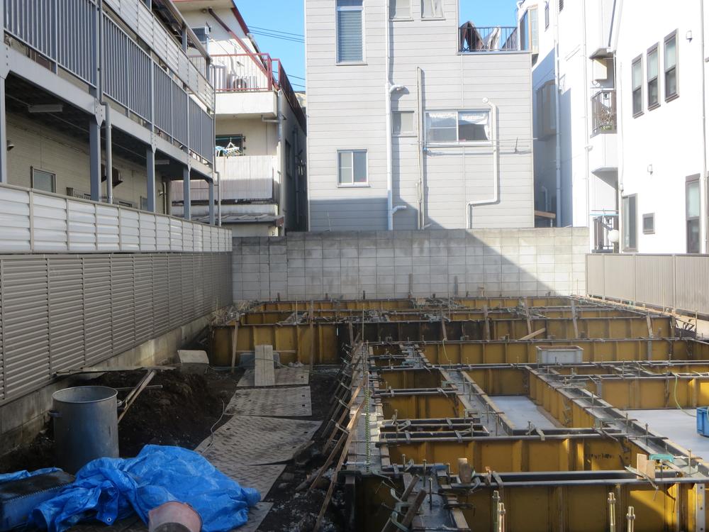 Local photos, including front road. Local (12 May 2013) Shooting It is quietly progressing.