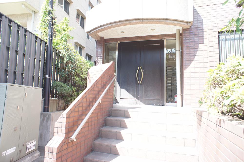 Entrance. Common areas