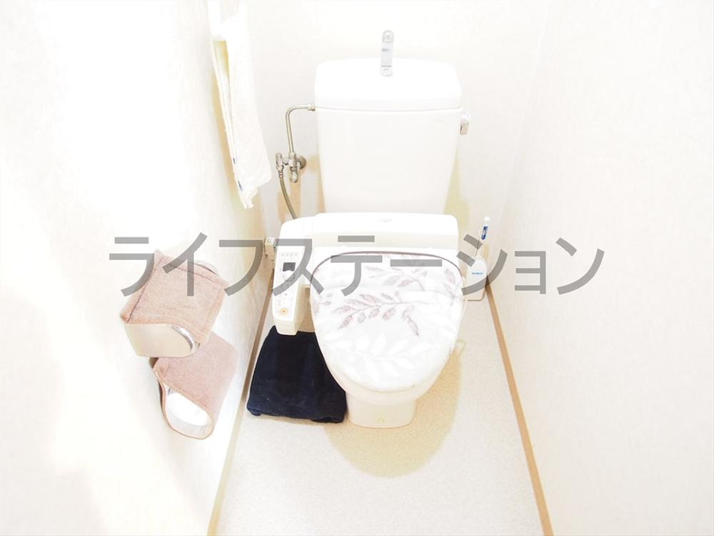 Toilet. Indoor (11 May 2013) Shooting