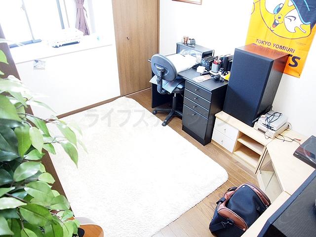 Non-living room. Indoor (11 May 2013) Shooting