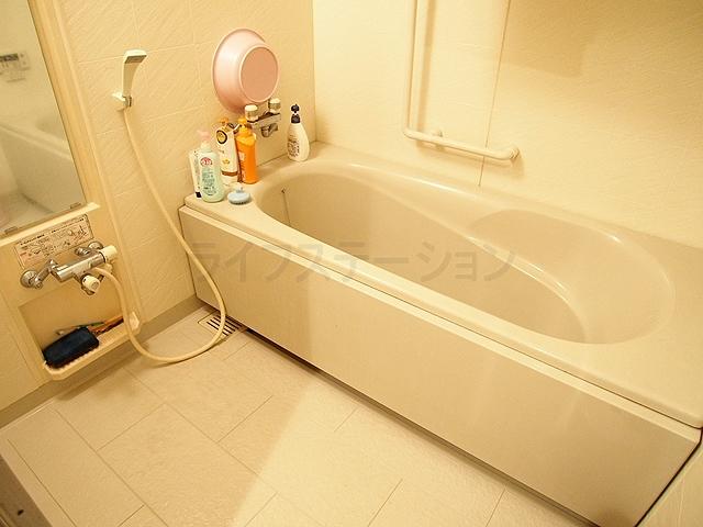 Bathroom. Local (11 May 2013) Shooting