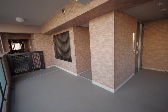 Entrance. Local (12 May 2013) Shooting Entrance front of the porch