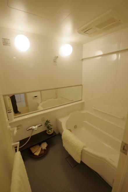 Bathroom. Indoor (12 May 2013) Shooting