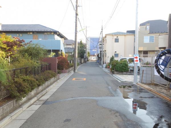 Local photos, including front road. Local front road