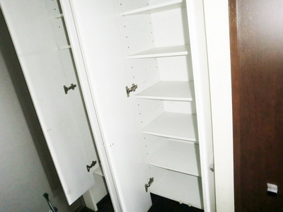 Receipt. It is a large shoe box