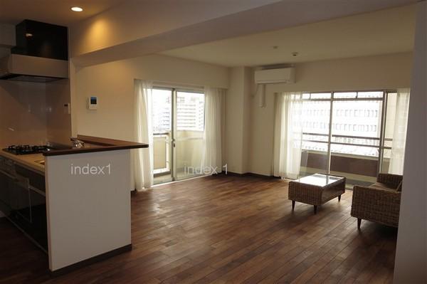 Living. Open-minded living in a two-sided lighting