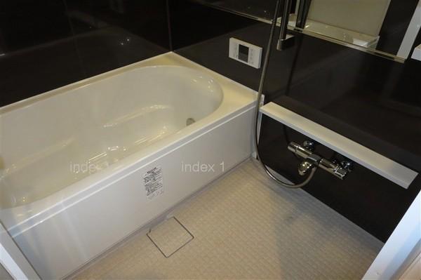 Bathroom. Comfortable bus with Reheating drying function