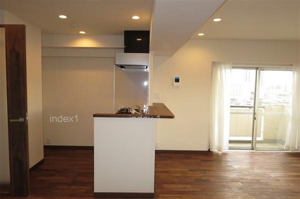 Kitchen. Face-to-face kitchen the conversation is lively