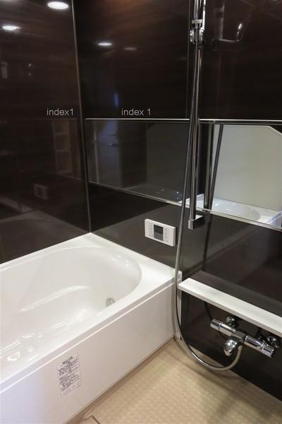 Bathroom. Bus with a calm chic