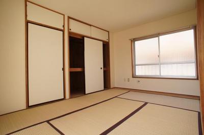 Other room space. ☆ Bright room